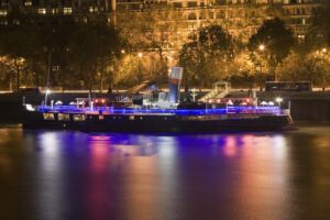 Party,boat,on,the,thames