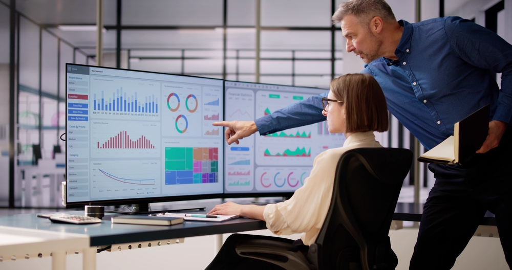 Data,analyst,using,data,analytics,kpi,dashboard